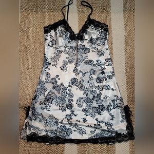 Lace trim split hem nightdress